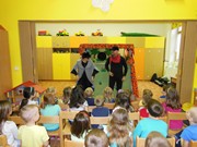 Divadlo Koloběžka - Na návštěvě v Broučkově